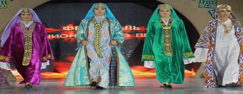 'Тюбетейка, чапан, халаты и другие элементы узбекского национального костюма